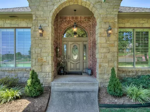 2908 Bracken Ct, Edmond, OK 73034