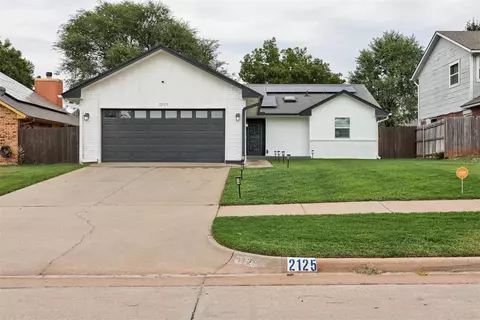 2125 NE 11th St, Moore, OK 73160