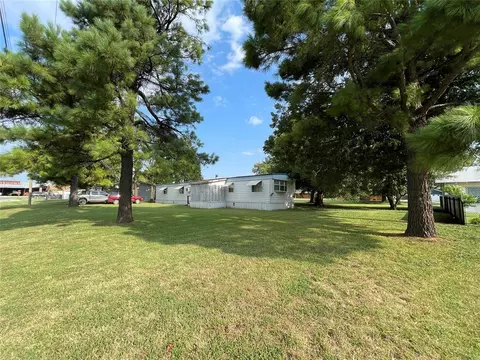 924 SW Burt St, Minco, OK 73059