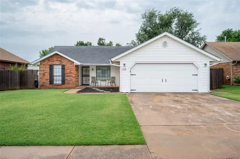 1104 Northridge Rd, Moore, OK 73160