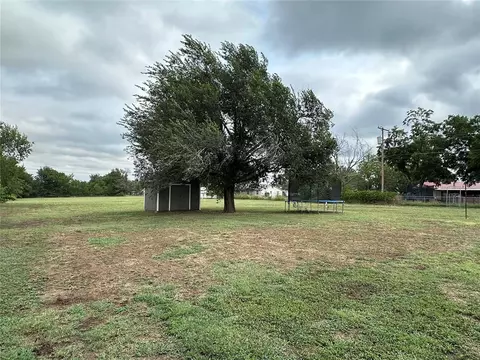 705 E Walnut St, Tecumseh, OK 74873 photo 25