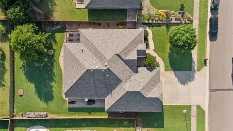 2924 SE 26th St, Moore, OK 73160