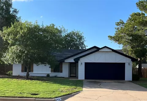 1421 N Concord Ln, Altus, OK 73521