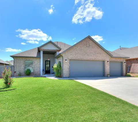 2608 SE 38th St, Moore, OK 73160