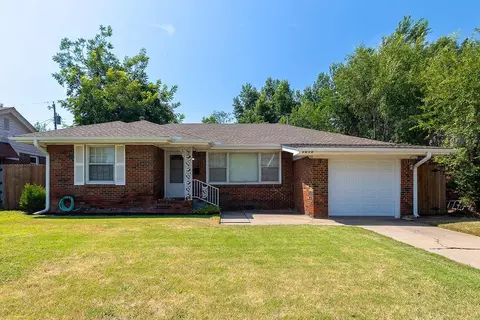1618 Oxford Way, The Village, OK 73120