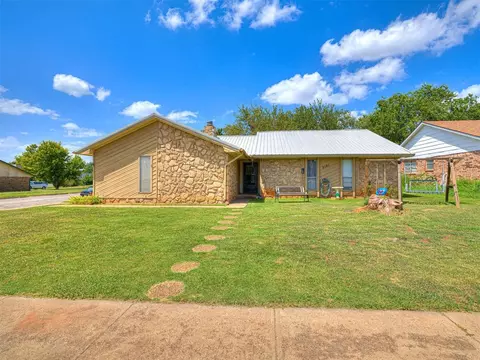 2101 Whiteoak Cir, Norman, OK 73071