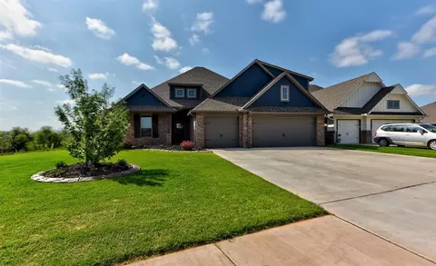 1316 NE 33rd Ter, Moore, OK 73160 photo 3