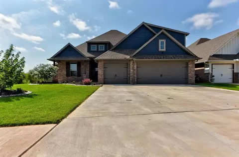 1316 NE 33rd Ter, Moore, OK 73160