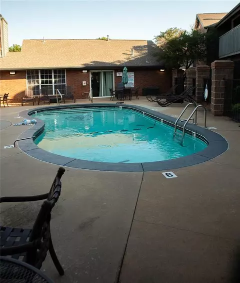 11525 N Meridian Ave #204, Oklahoma City, OK 73120