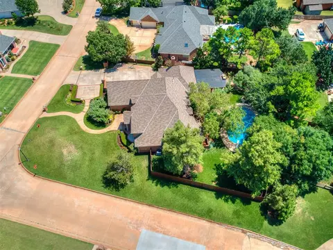 716 Glenlake Dr, Edmond, OK 73013