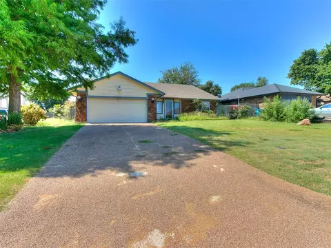 9624 Kent Dr, Midwest City, OK 73130