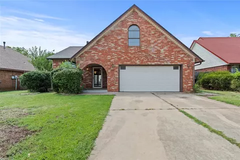 2705 Amber St, Moore, OK 73160