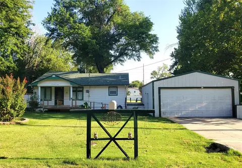 3904 Lawn Dr, Del City, OK 73115