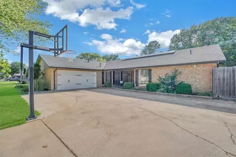 909 Jami Ln, Elk City, OK 73644