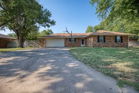 515 Pca Dr, Watonga, OK 73772