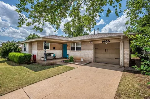 1005 N Norman Ave, Moore, OK 73160