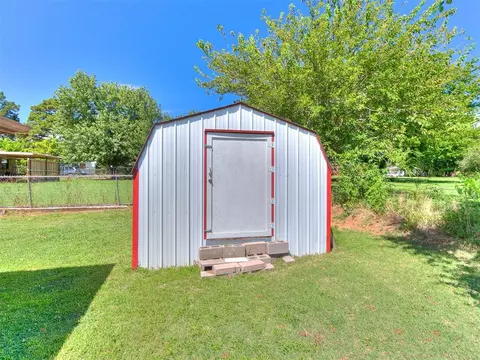 703 E Park St, Tecumseh, OK 74873 photo 37