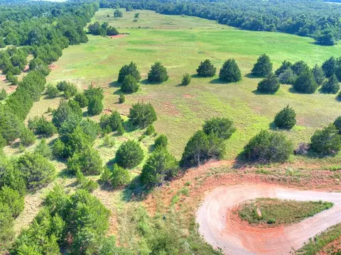 7671 Redbud Trl, Guthrie, OK 73044