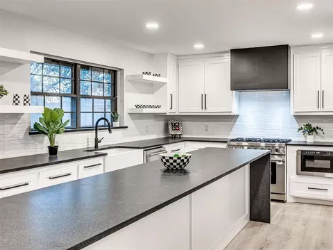 1710 Westminster Pl, Nichols Hills, OK 73120