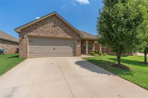 725 Christian Ln, Yukon, OK 73099