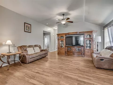 10700 SW 30th St, Yukon, OK 73099