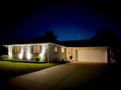 1036 SW 2nd St, Moore, OK 73160