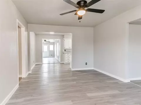 724 SW 1st St, Moore, OK 73160