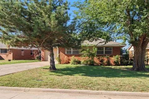 5701 NW 66th St, Warr Acres, OK 73132