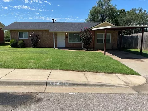 2713 Yorkshire Ave, Moore, OK 73160