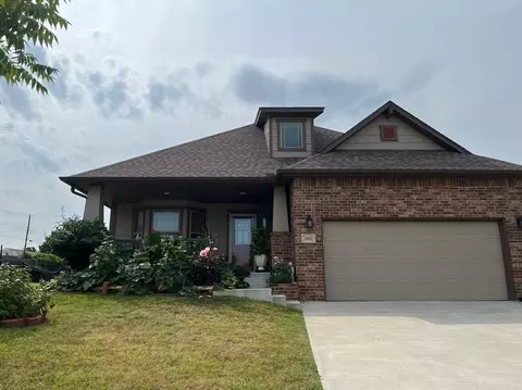735 Glenhaven Villas Ct, Midwest City, OK 73110