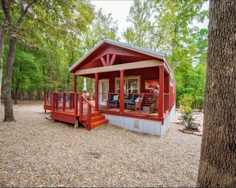 26 Mahi Rd, Broken Bow, OK 74728