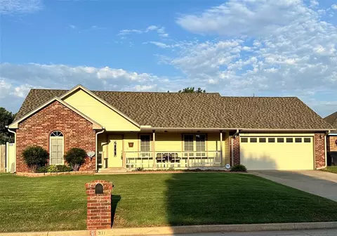 311 Steve Ct, Yukon, OK 73099