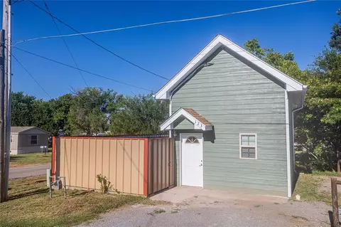 123 E 3rd St, Hydro, OK 73048