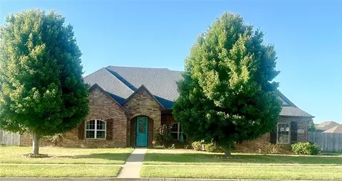 2000 Pinnacle Dr, Weatherford, OK 73096