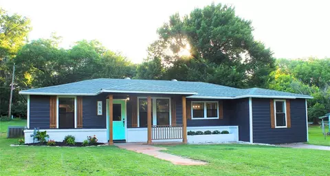 606 S Carr Ave, Wynnewood, OK 73098