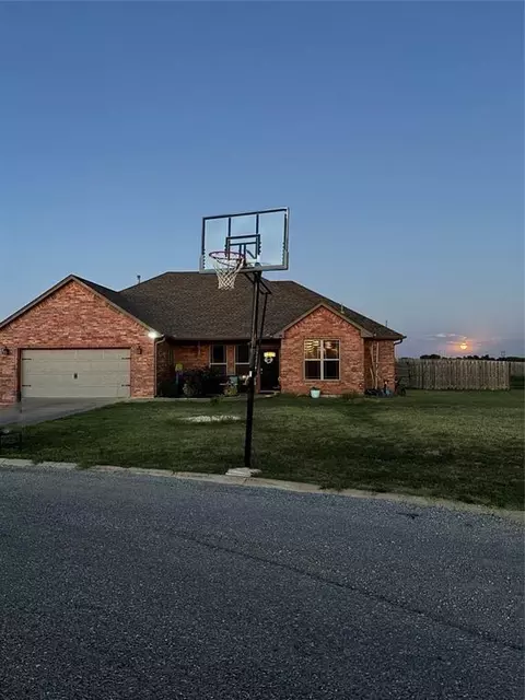 22 Blue Meadow Dr, Elgin, OK 73538 photo 2