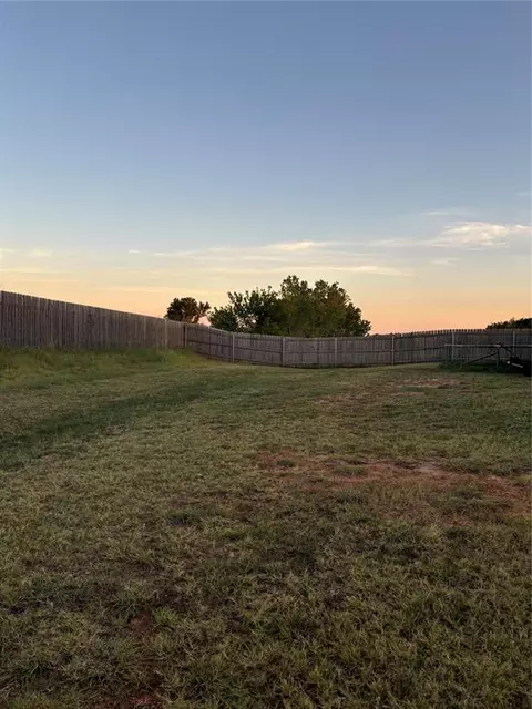 22 Blue Meadow Dr, Elgin, OK 73538 photo 4