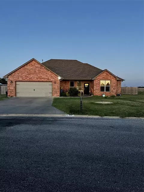 22 Blue Meadow Dr, Elgin, OK 73538 photo 3