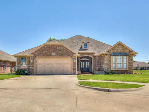 8512 NW 72nd Cir, Warr Acres, OK 73132