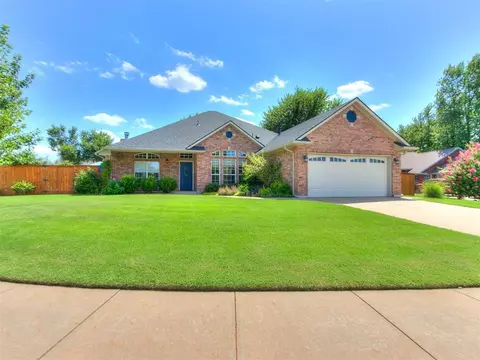 709 Copperfield Ct, Edmond, OK 73003