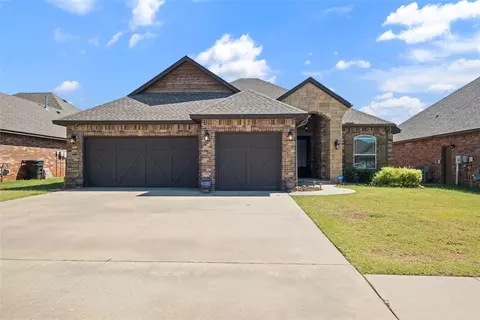 1716 NE 25th St, Moore, OK 73160
