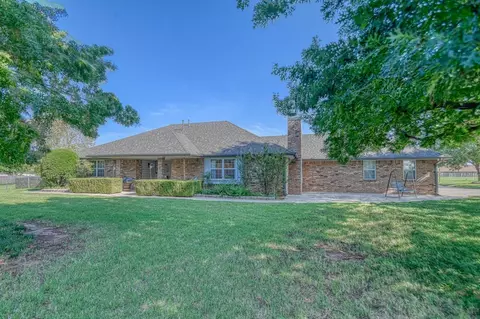 1817 SW 30th St, Moore, OK 73160