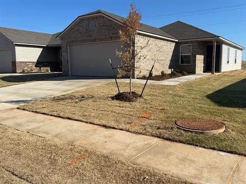 9424 NW 115th St, Yukon, OK 73099