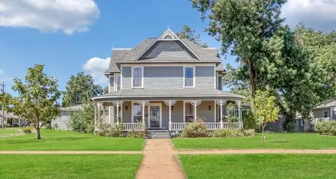 703 E Commerce St, Altus, OK 73521 photo 1