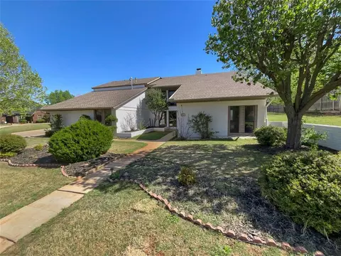 829 Glenridge Dr, Edmond, OK 73013