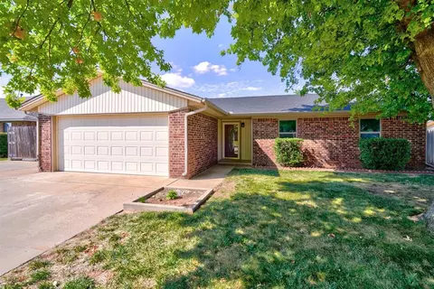 401 NE 16th St, Moore, OK 73160
