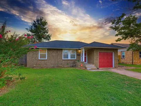 208 E Coe Dr, Midwest City, OK 73110