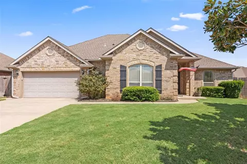 535 W Broadpoint Court Way, Mustang, OK 73064