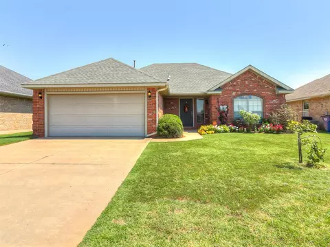 416 S Castle Ridge Ln, Mustang, OK 73064