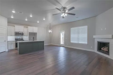 1223 Colonial Ave, Tuttle, OK 73089 photo 3